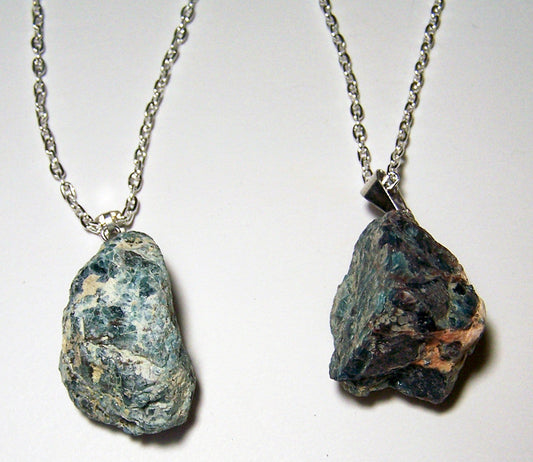 Wholesale APATITE ROUGH NATURAL MINERAL STONE 24 IN SILVER LINK CHAIN NECKLACE (sold by the piece or dozen )